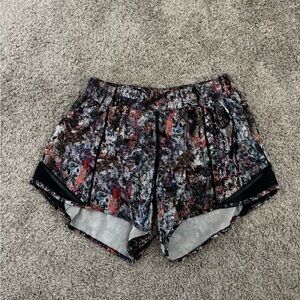 Lululemon multicolor HOTTY Hot short